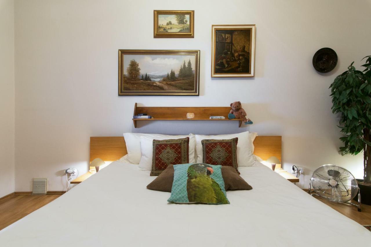Victoria Design - Rehorova Praag